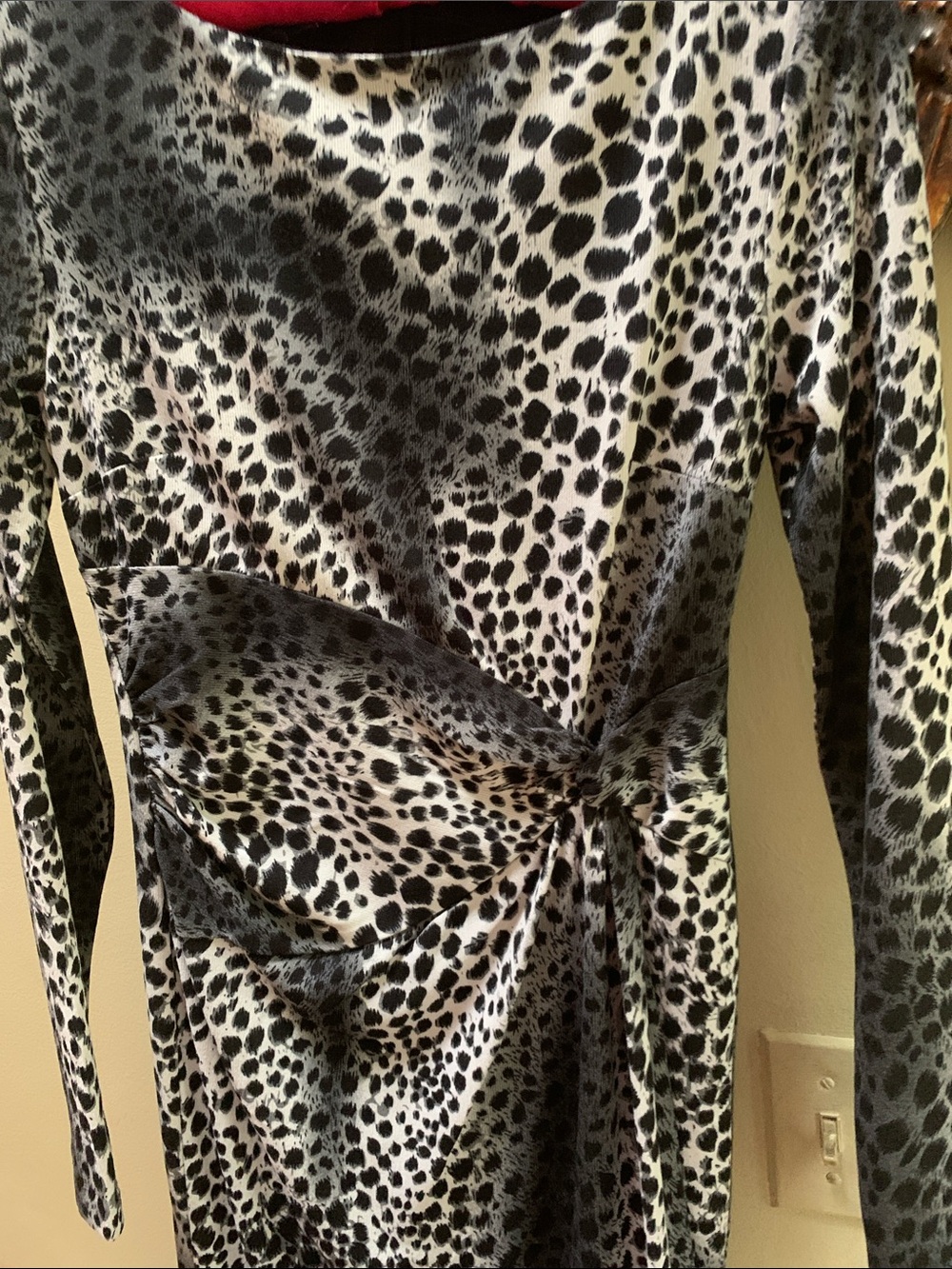Carmen Marc Valvo Black & Gray Animal-Print Long Sleeve Twist-Waist Dress - Picture 3 of 3